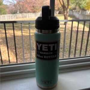 Yeti Rambler 26oz Stainless Steel Bottle With Chug Cap - Seafoam Green NWT